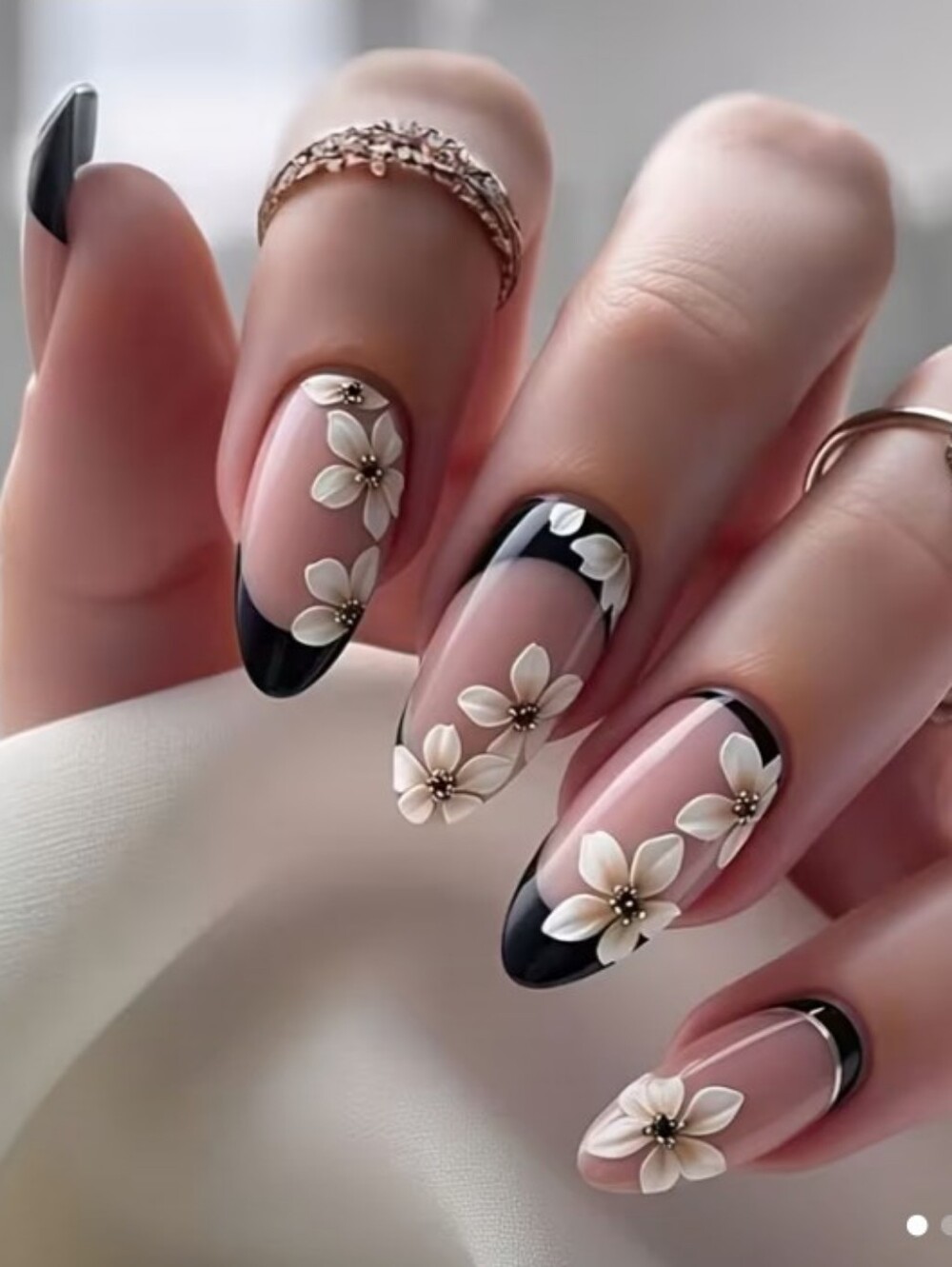 🔥3/$21 Nude & Black Floral Press On Nail Set